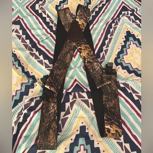 Field & Stream harness. Barely worn, very good condition. Realtree Xtra camo.